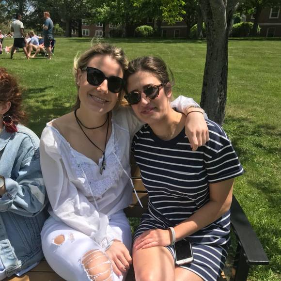 Meet your Posher, Caitlin - Picture 1 of 1